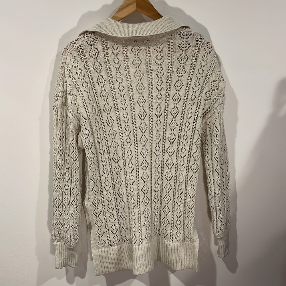 Zara Polo sweater with V-neck lapel collar and long sleeves. Side vents at hem - Picture 6 of 9